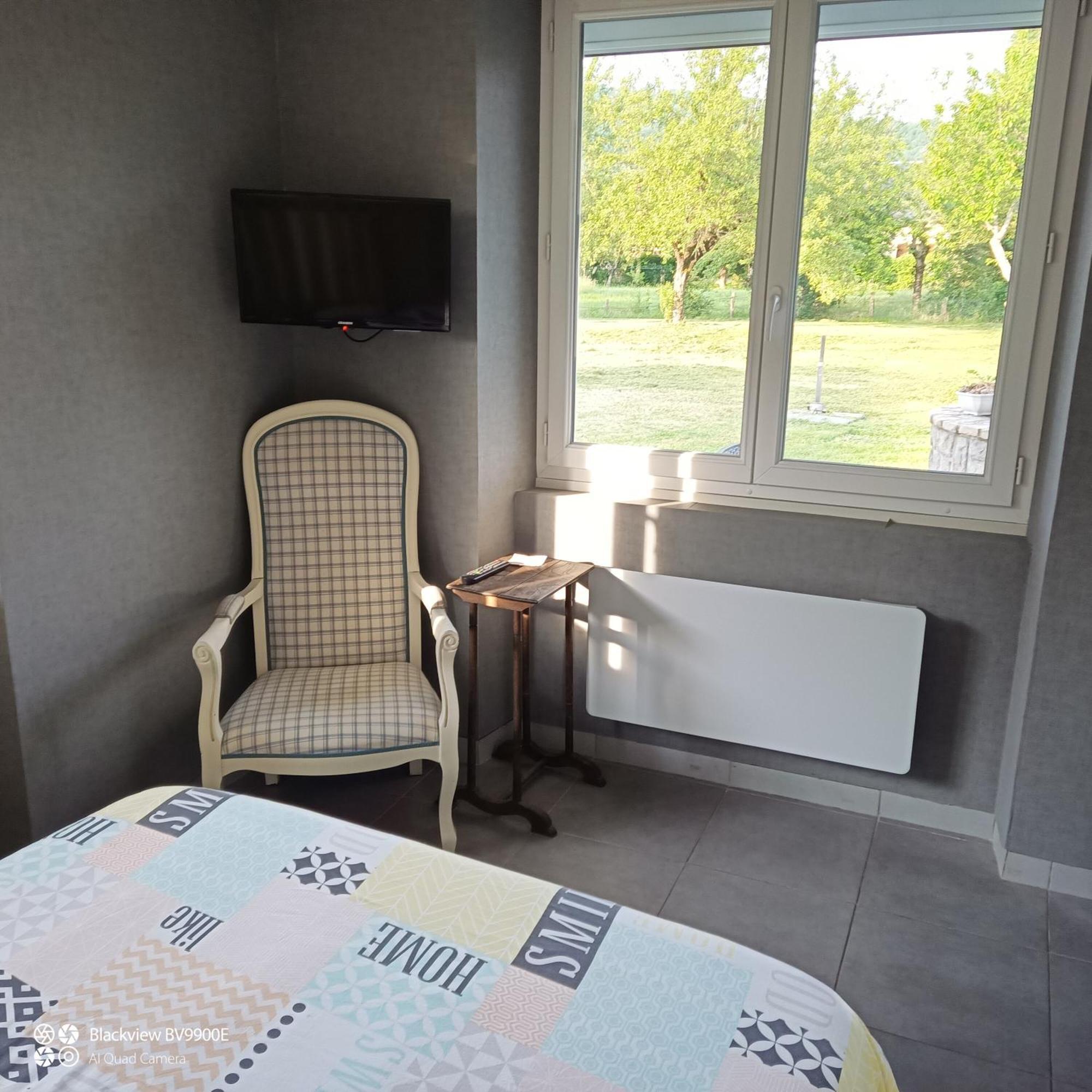 La Clematite D'Olt Apartment Saint-Come-d'Olt Bagian luar foto